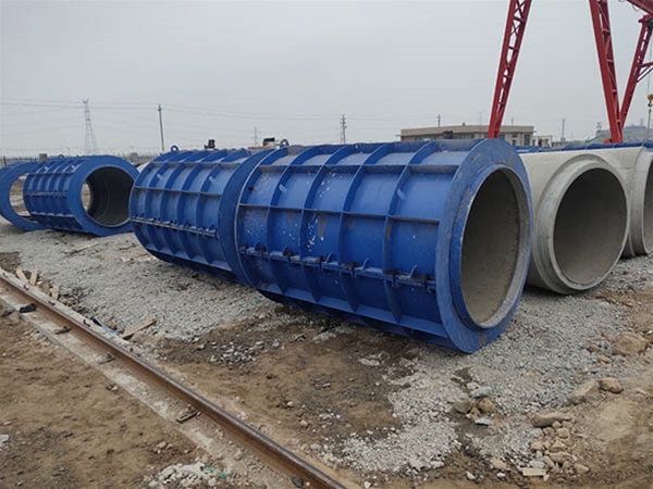 Cement pipe mold
