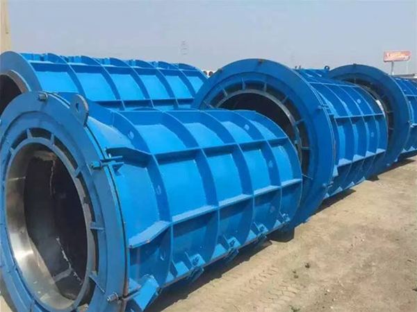 Cement pipe mold