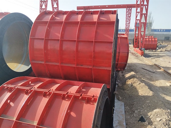 Cement pipe mold