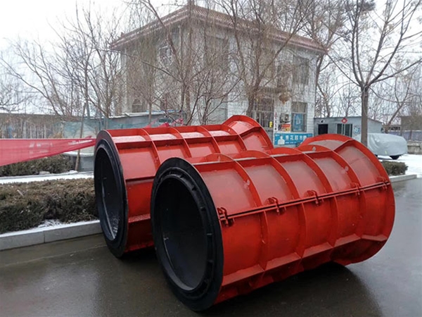 Cement pipe mold