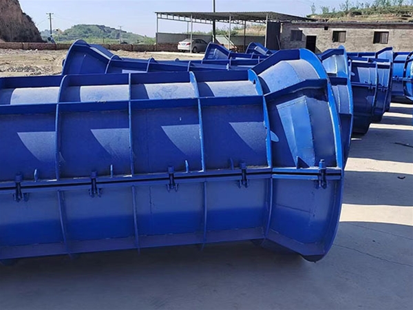 Cement pipe mold
