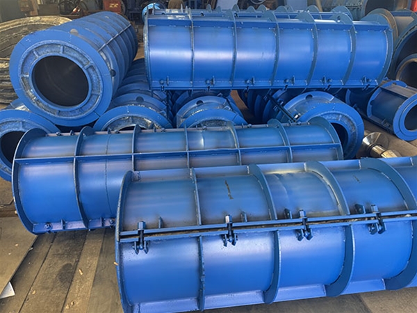 Cement pipe mold
