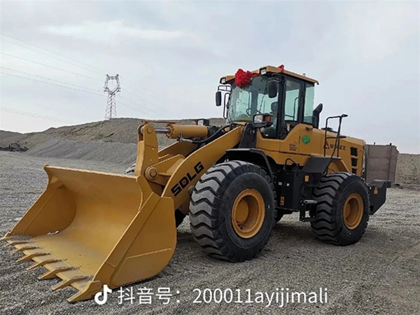 铲车